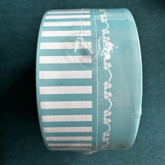 Organic Handmade Bath Bombs Set in Round Metallic Box - Picture 4 of 5